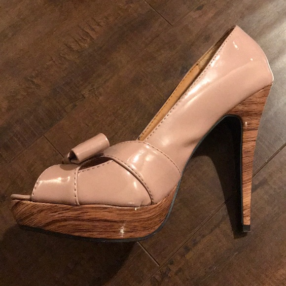 Shoes - Picture 2 of 4